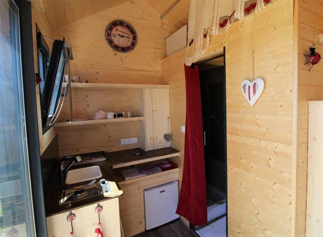 Tiny House Au Coeur Du Vignoble Beaujolais Hotell Fleurie Exteriör bild